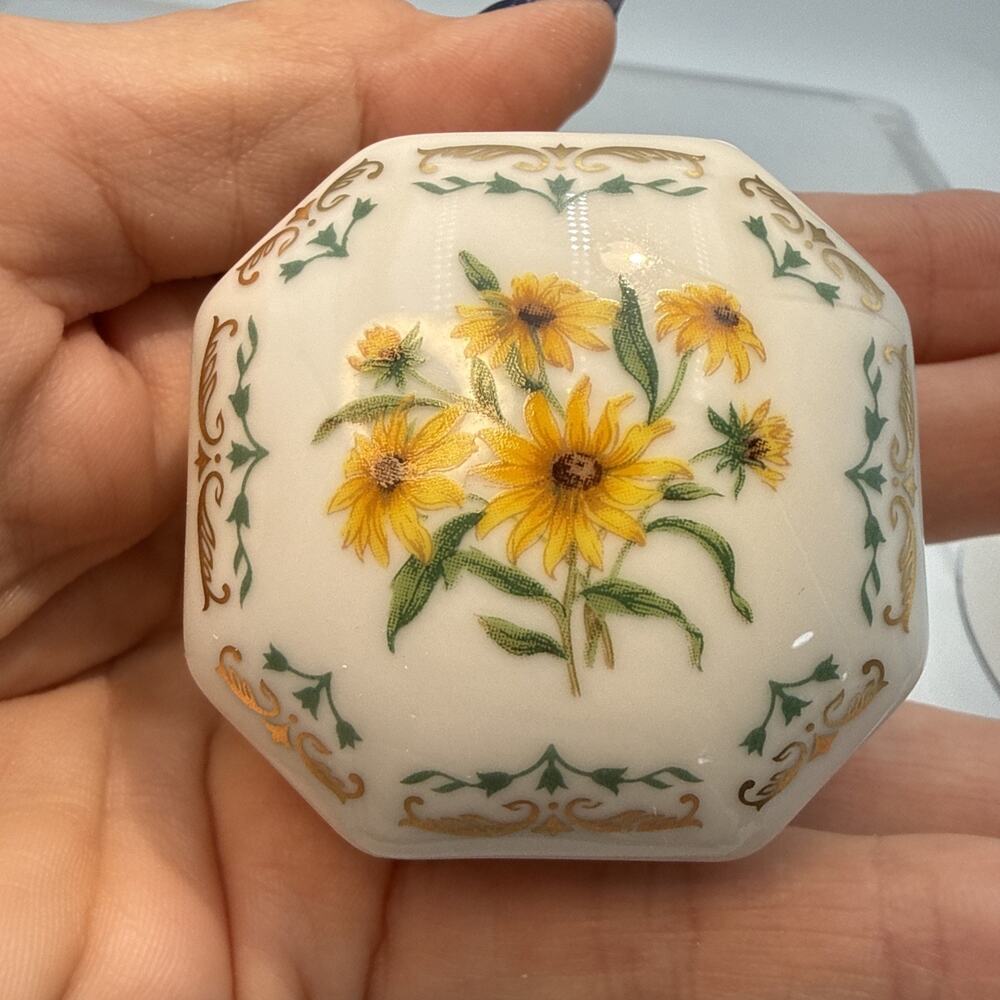 Vtg Limoges Porcelain Trinket Box From Flowers Of Colonial America Black Eye Sus
